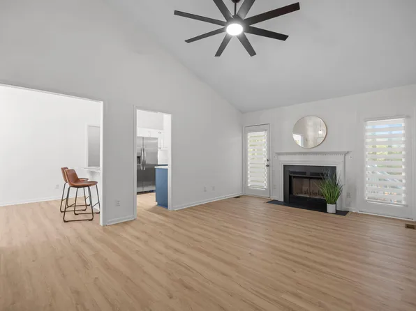 9 Petersburg Pl, Durham, NC 27703