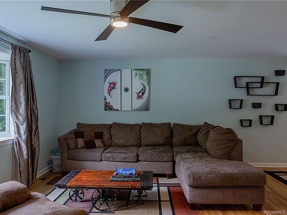 4th image of 154 Rolling Wood Dr