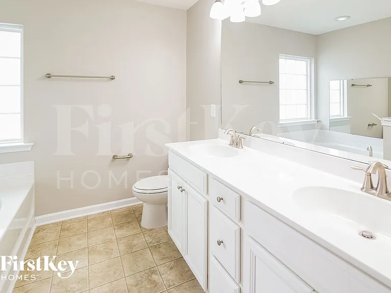 445 Whispering Breeze Ln — Photo 9
