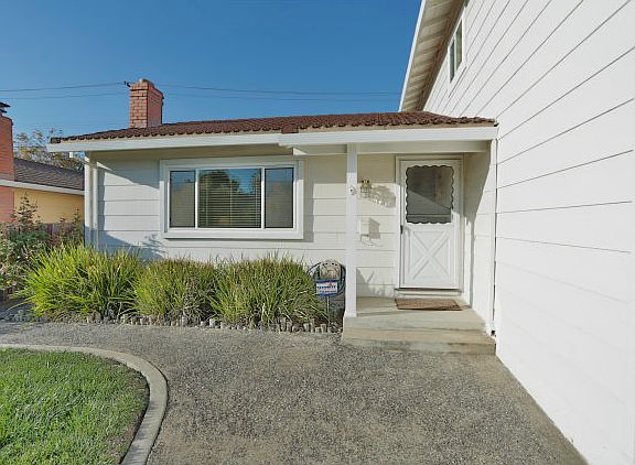2nd image of 3319 Desertwood Ln