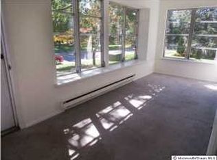 1 Mohican Dr, Middletown, NJ 07748