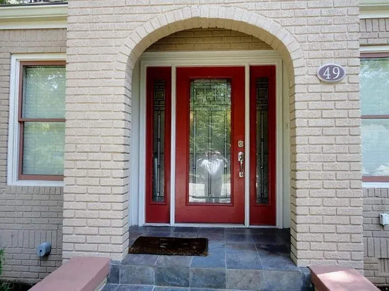 49 Leslie St NE — Photo 2