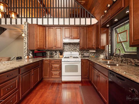 5th image of 2901 Leawood Dr