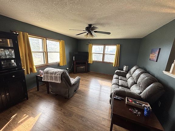 5th image of 706 Sunset Hills Dr