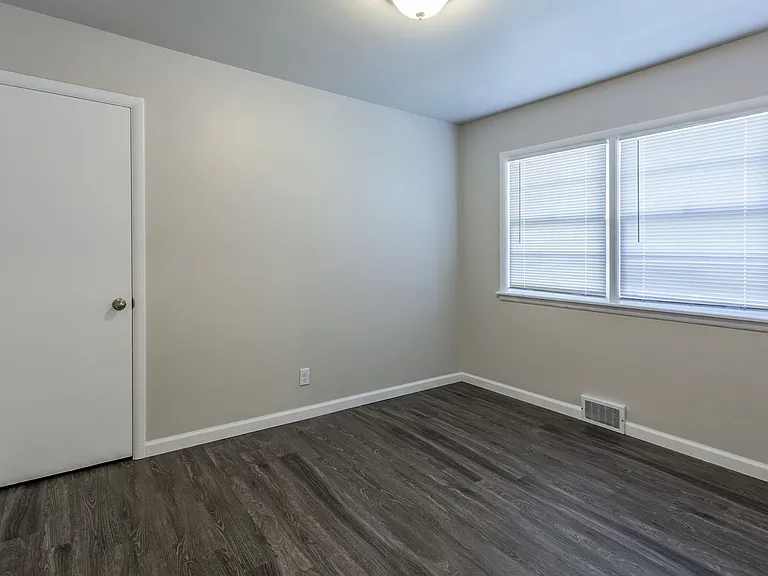 2327 W 6th St — Photo 14