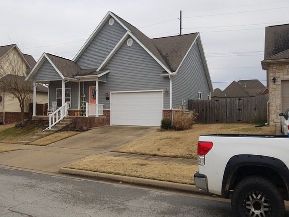 2nd image of 1418 NE Dysart Woods Ln