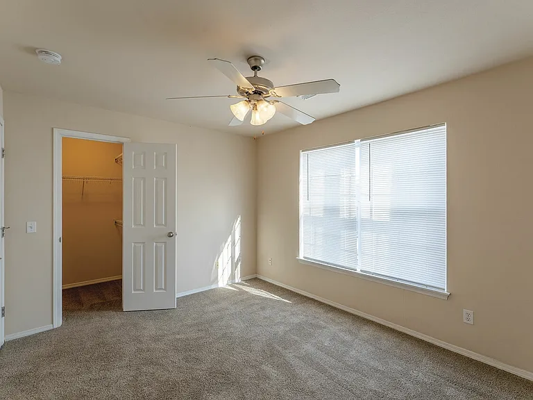 Sandstone Heights Apartments — Photo 35