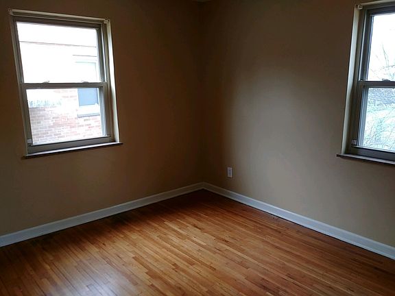 3rd image of 2028 Carpenter Dr