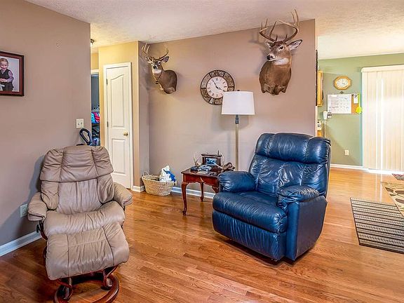4th image of 4833 Cedarwood Ln