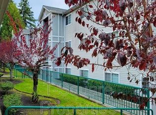 9525 NE 180th St APT 105, Bothell, WA 98011