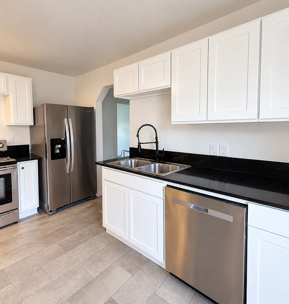 3 bed, 1400 sqft, $1,500 — Photo 3