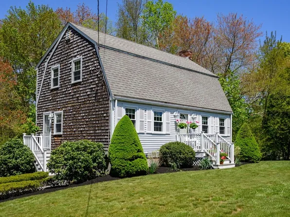 49 Center St, Pembroke, MA 02359