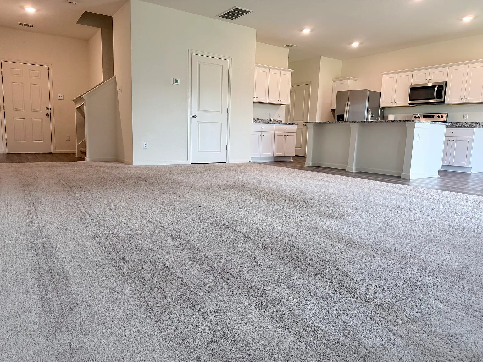 4 bed, 2.5 bath, 2271 sqft, $2,400 — Photo 3