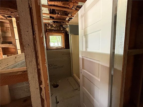 5th image of 165 Canfield Ave