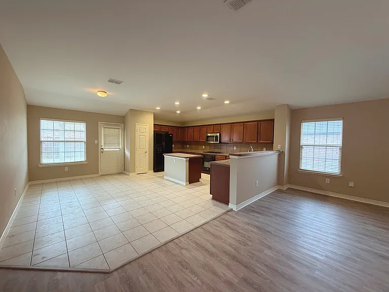 2620 Leisure Ln — Photo 5