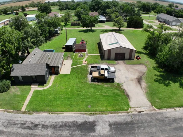 211 N Iowa Ave, Kanopolis, KS 67454