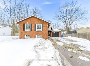 3 Irma St, Petawawa, ON K8H 3M5