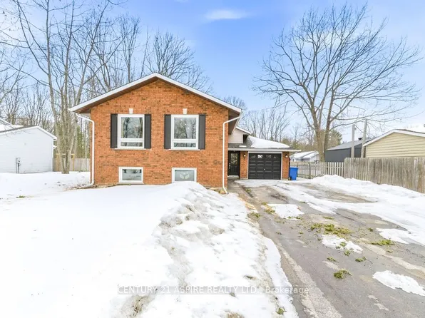 3 Irma St, Petawawa, ON K8H 3M5
