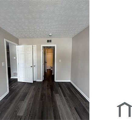 5th image of 218 Middletown Sq