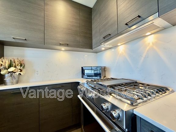 4th image of 1181 Sunset Dr #1006