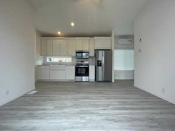 5th image of 714 S 37th St