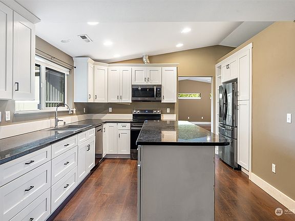 4th image of 890 E Mason Lake Drive E
