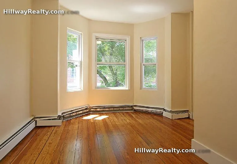 114 Everett St #2 — Photo 2