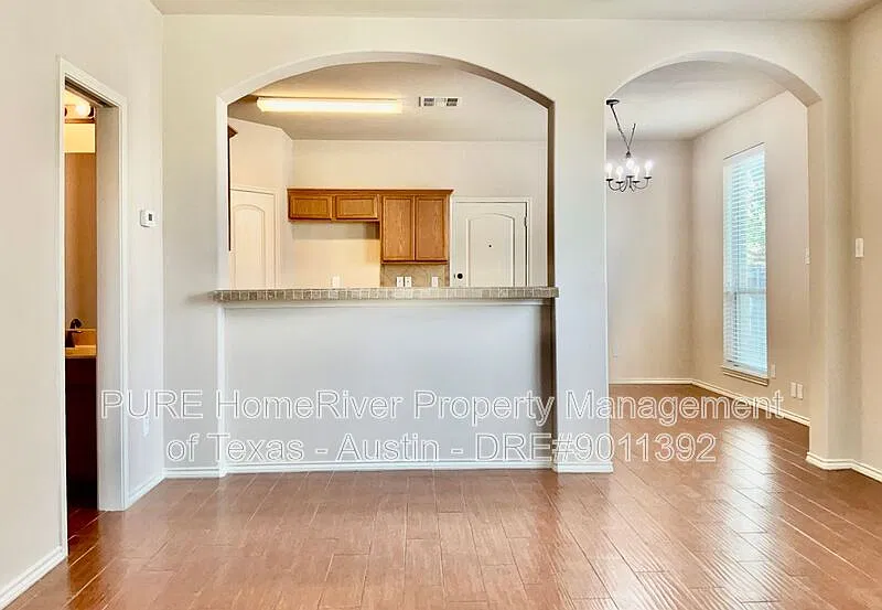 3 bed, 2.5 bath, 1351 sqft, $1,645 — Photo 2