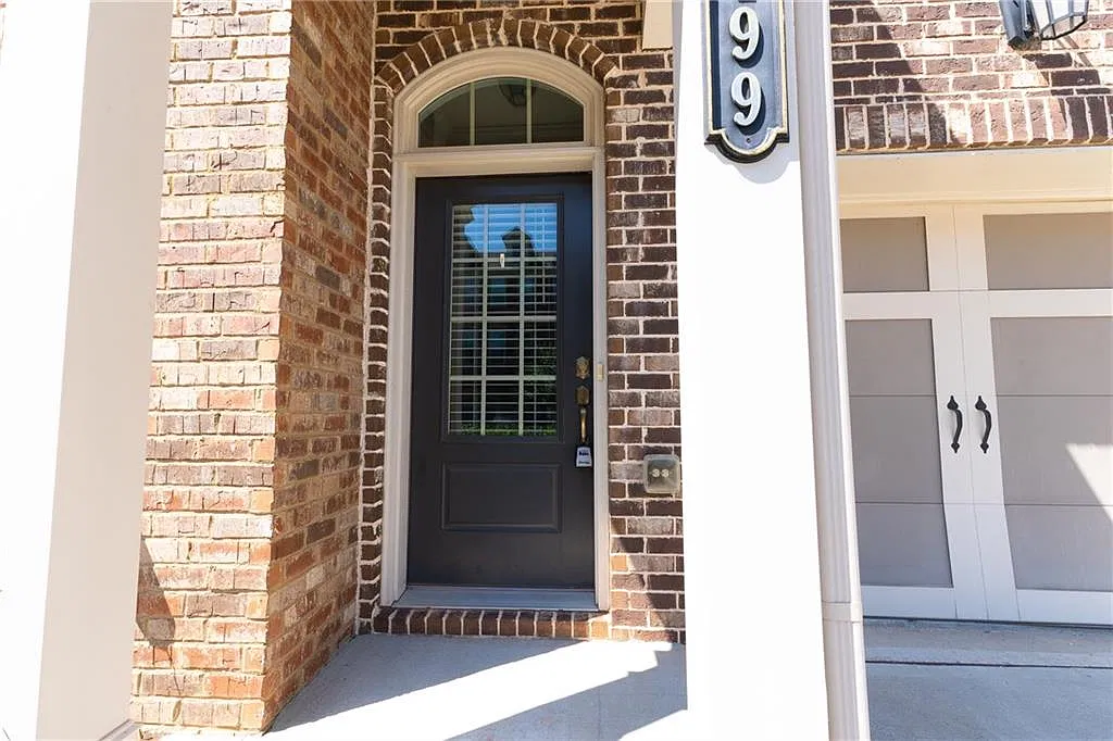 4 bed, 3.5 bath, 2502 sqft, $3,200 — Photo 3