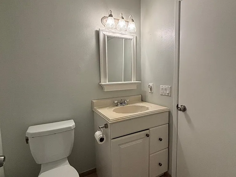 1729 Regency Way #C — Photo 9