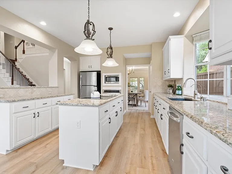 2633 Shadow Hill Ln — Photo 13