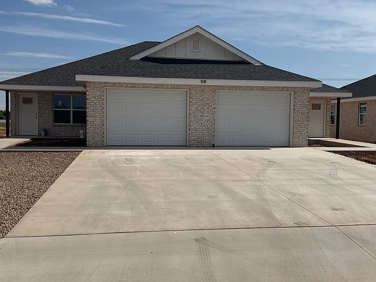 108 Chisum Dr — Photo 1