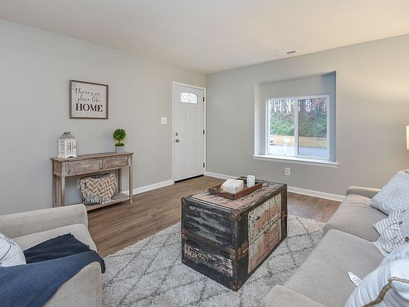 5th image of 1423 Goldfinch Ln