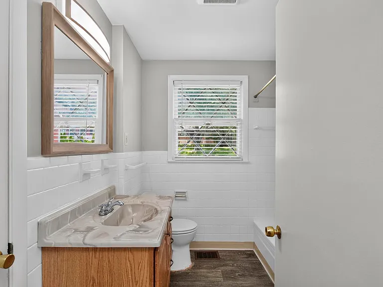 261 Eisenhower Dr — Photo 14
