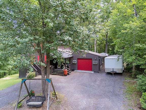 3rd image of 8732 Oakwood Dr