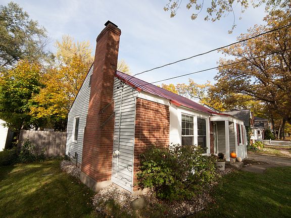 4th image of 913 Edna St SE