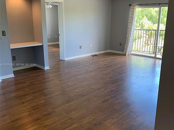 5th image of 600 N Crestwood Ct N #610