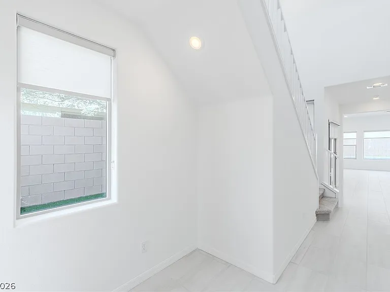 6846 W Ford Ave — Photo 4