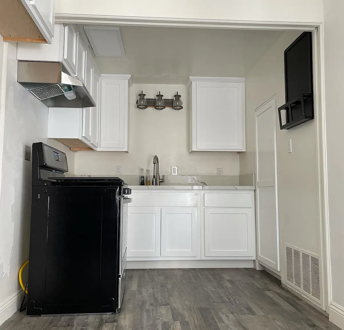 17626 Sultana St — Photo 3