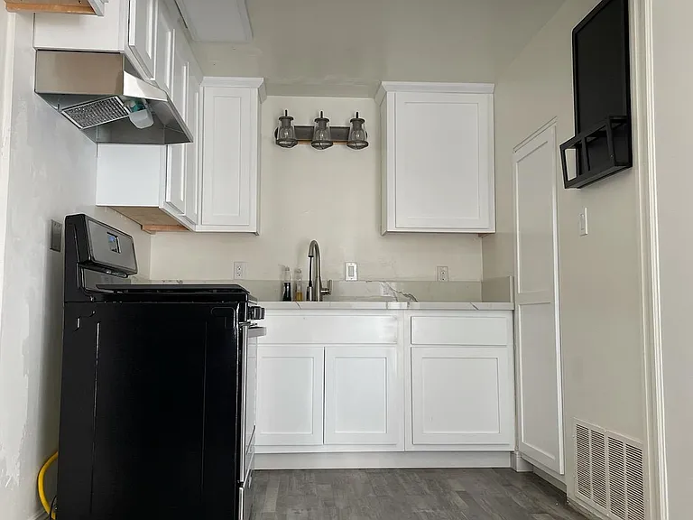 17626 Sultana St — Photo 3