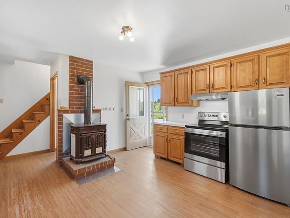 5th image of 546 Little Brook Rd