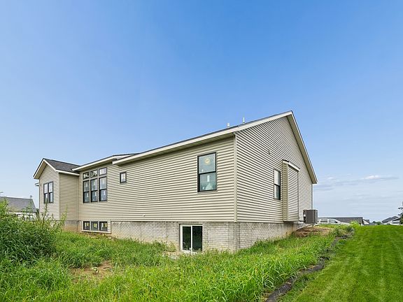 3rd image of 6113 Duggleby Ave
