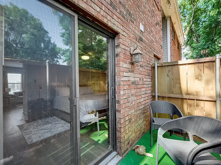 Evergreen St — Photo 14