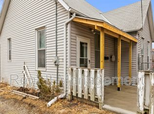 102 Stanford Cir, Omaha, NE 68108