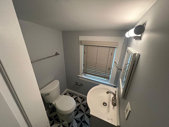 5th image of 18 Ferndale Ave