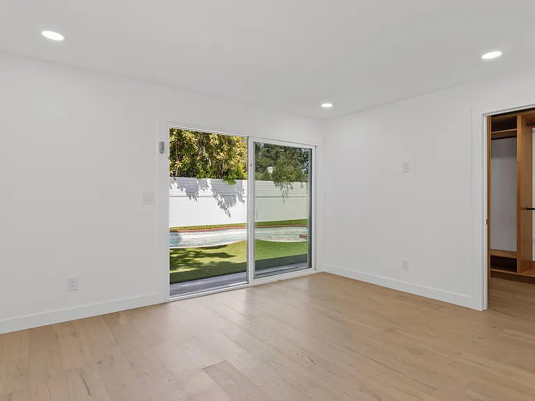 5261 Allott Ave — Photo 14