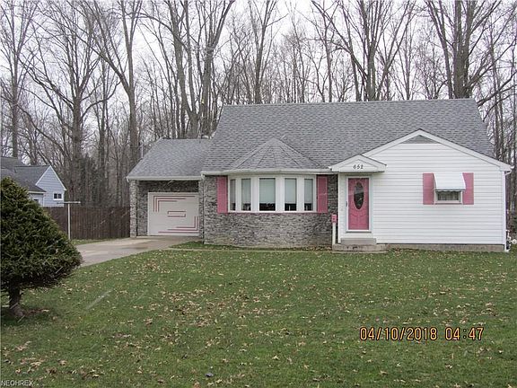 2nd image of 652 Saint Clair Ave