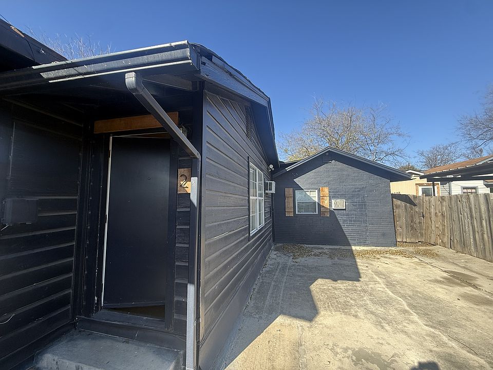 1st image of 3011 W Cesar E Chavez Blvd APT 2