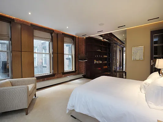 Sold by Sotheby's International Realty | media 23