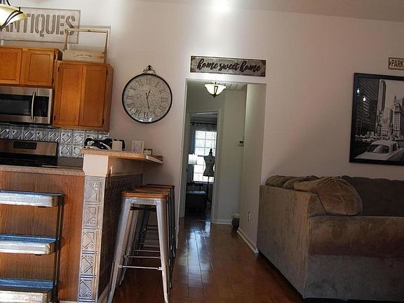 3rd image of 9521 Hyacinth Way